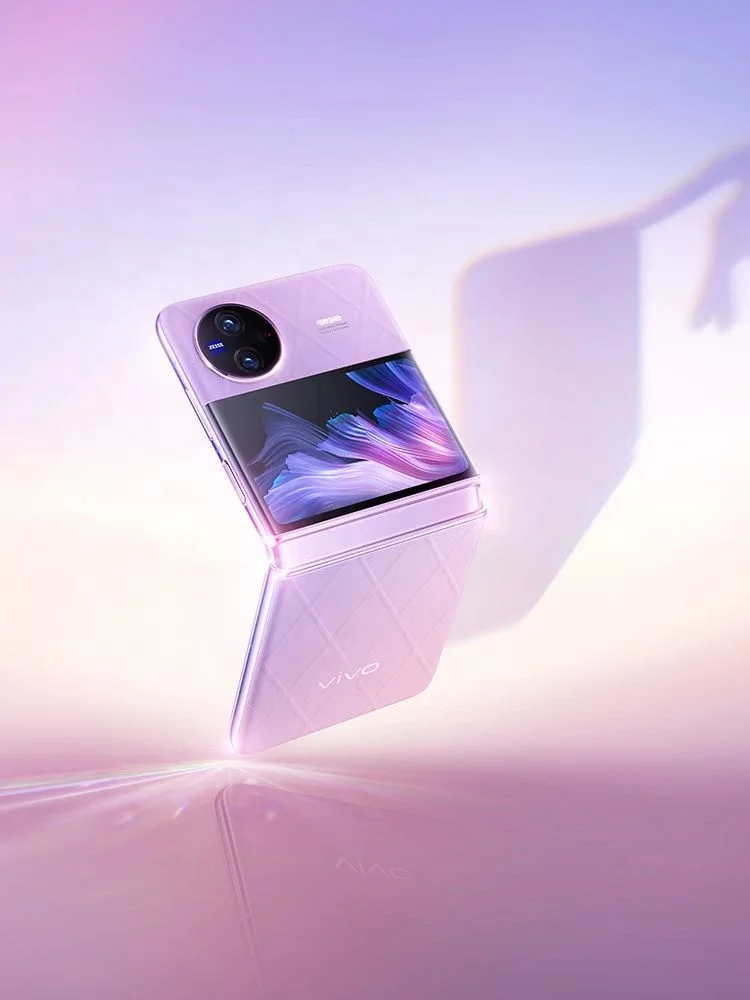 vivo X Flip パープル 折りたたみスマートフォン 本体 Vivo intros its first clamshell foldable phone, the Vivo X Flip