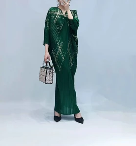 High-end Embossed Pleated Dress Manufacturer Offers Wholesale of Elegant Plus-size batwing Sleeve Dresses in Stock