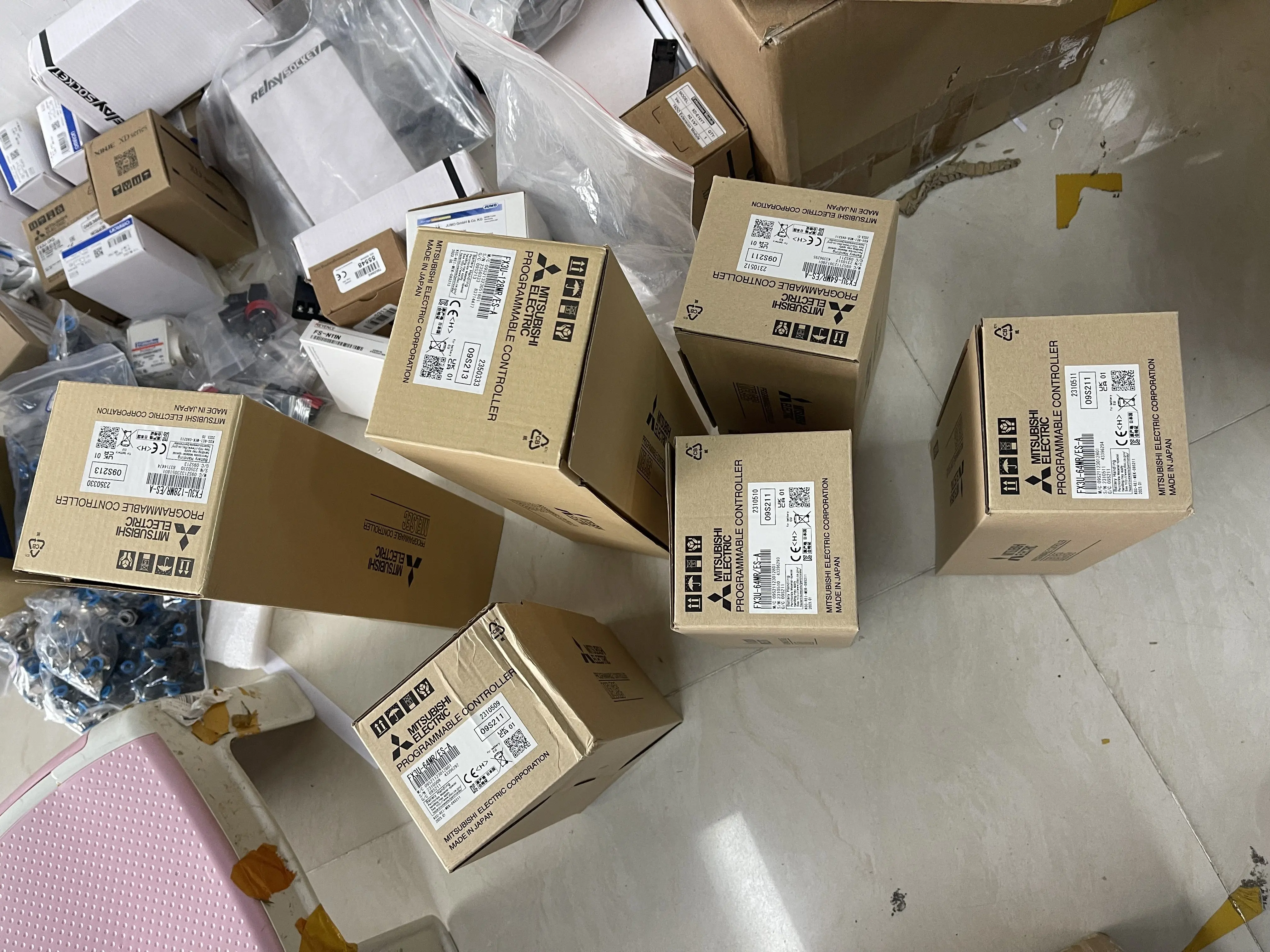 Mitsubishi Programmable Controller PLC FX3U-128MR/ES-A, FX3U-64MR/ES-A Mitsubishi Programmable Controller PLC FX3U-128MR/ES-A, FX3U-64MR/ES-A