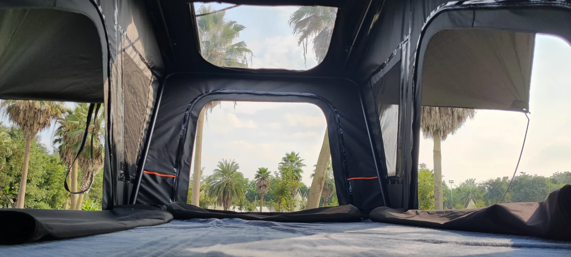 Outdoor Storage 2-3 Person Hard Shell Roof Top Tent with 420D Oxford Fabric and X Hinge Design