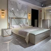 Cama king size con 2 mesitas de noche