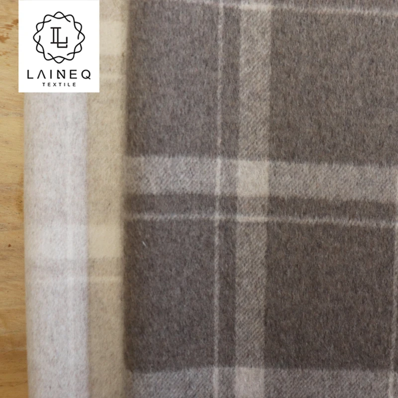 2023 тонкая и красиво сделанная шерстяная текстильная Двусторонняя серая Клетчатая Шерстяная ткань для зимнего пальто 70% шерсть