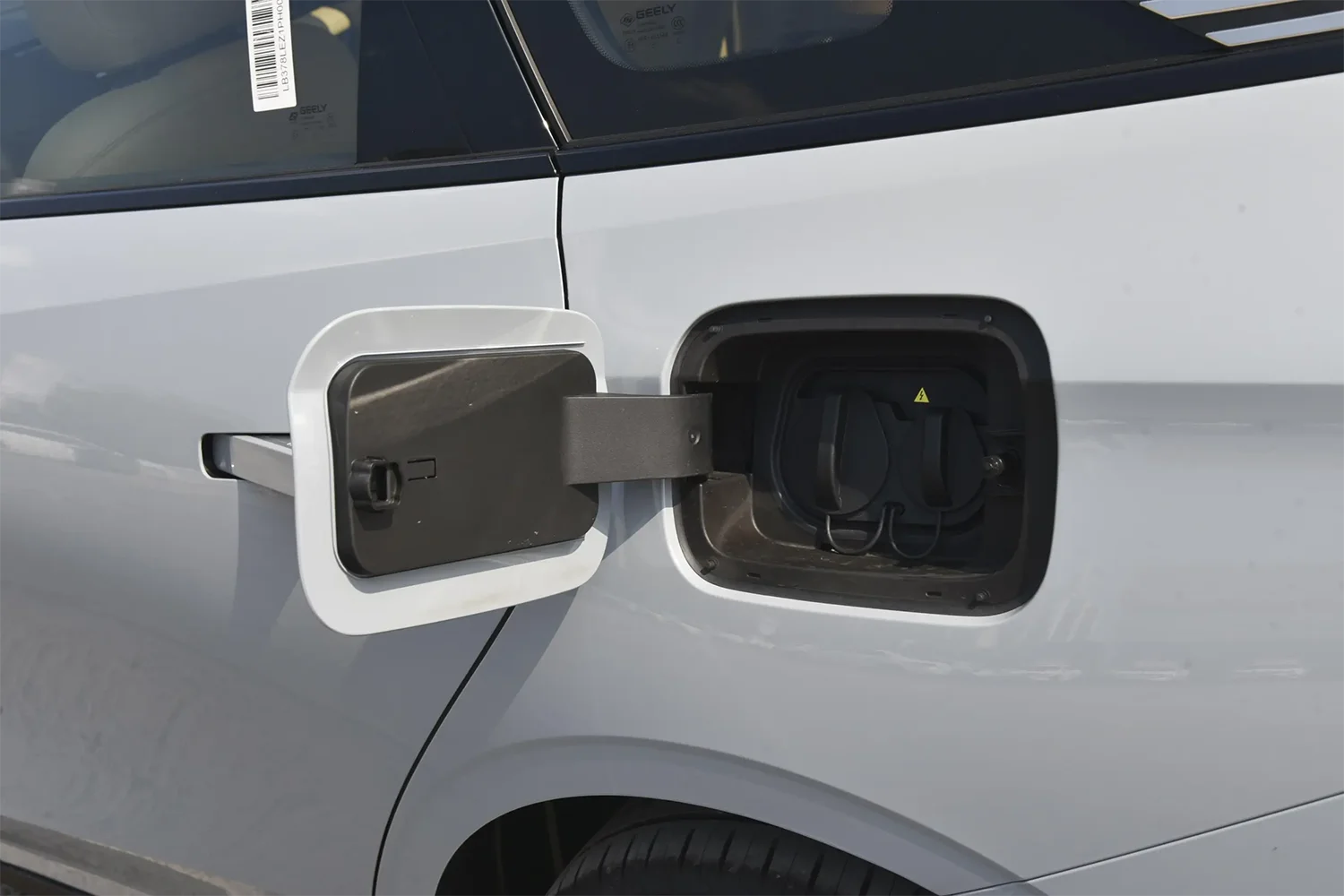 2023 Geely Auto Galaxy L6 60km 125 Km 1.5T 3DHT Hybrid LHD Sedan Yinhe L6 Electric Sedan Deposit