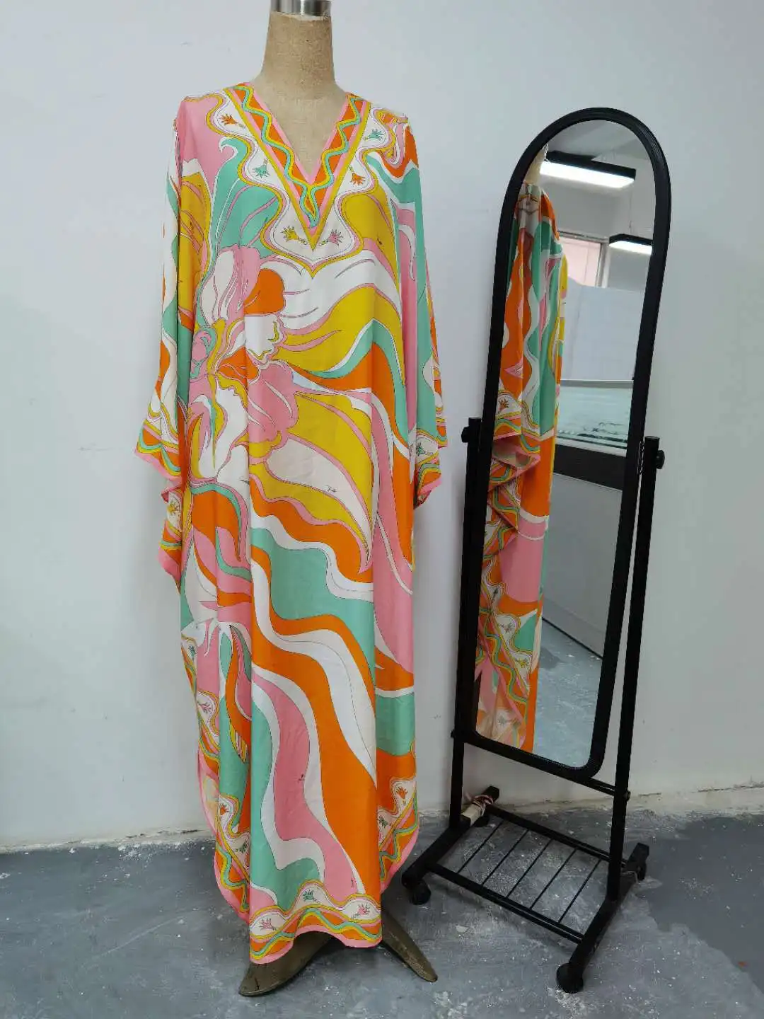 Wholesale Printed Silk V Neck Front Button Kaftan Jalabiya Widesleeve