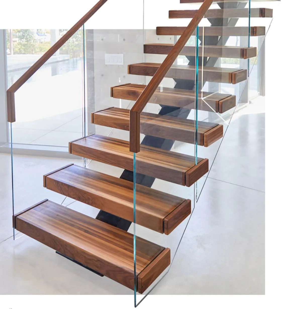 Luxury Modern Hollowedout Staircase with Wooden Handrail Premium High-End Design for Villas and Homes