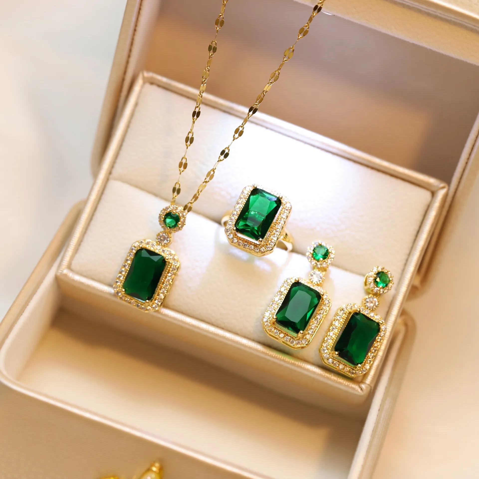 Wholesale Hot Sale Emerald Necklace Jewelry Set for Women, image size:1920x1920
