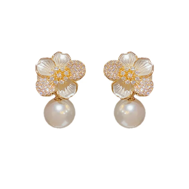 Exquisite Pearl Flower Pendant Earrings