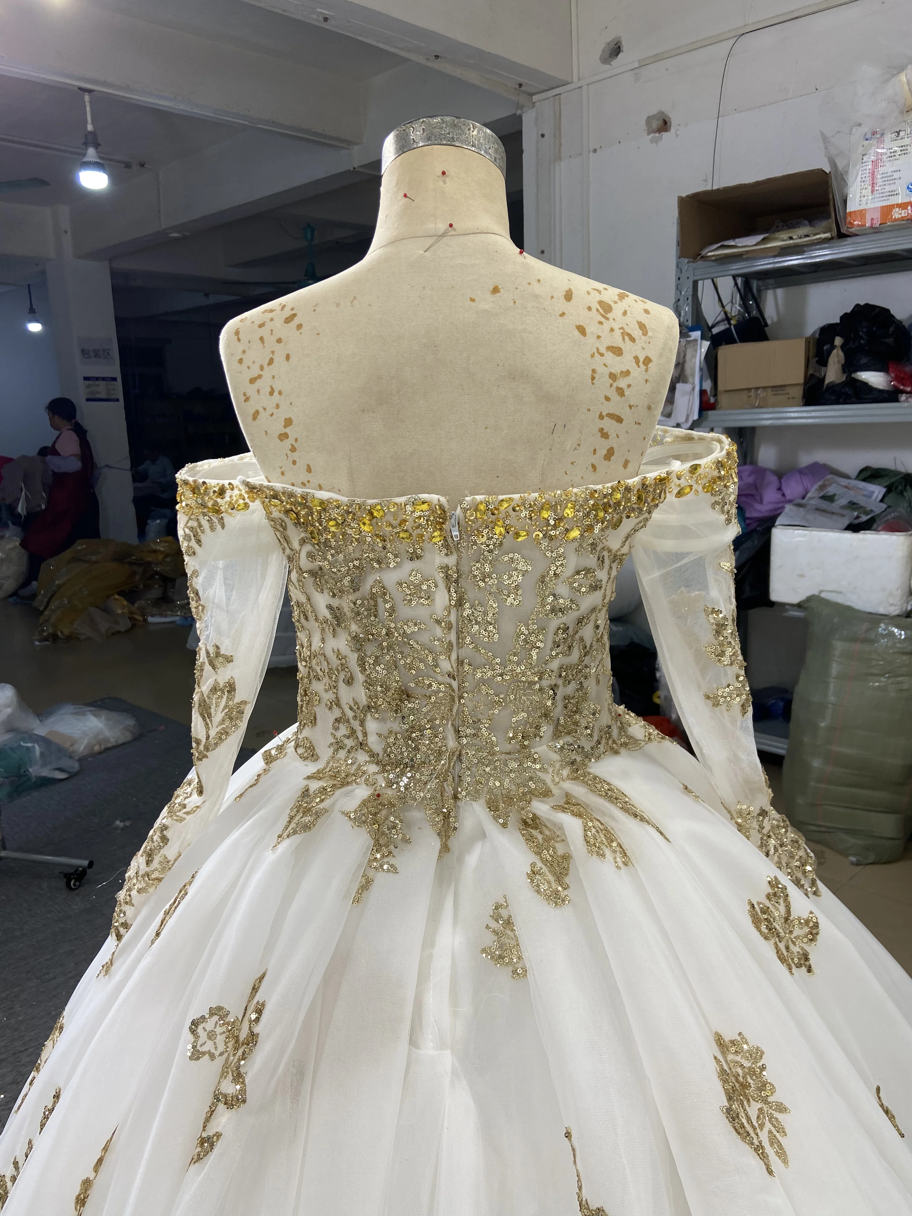Off Shoulder Long Sleeve Shiny Gold Lace Applique Stones Beaded Luxury White Ball Gowns Wedding Dress Bridal Gown