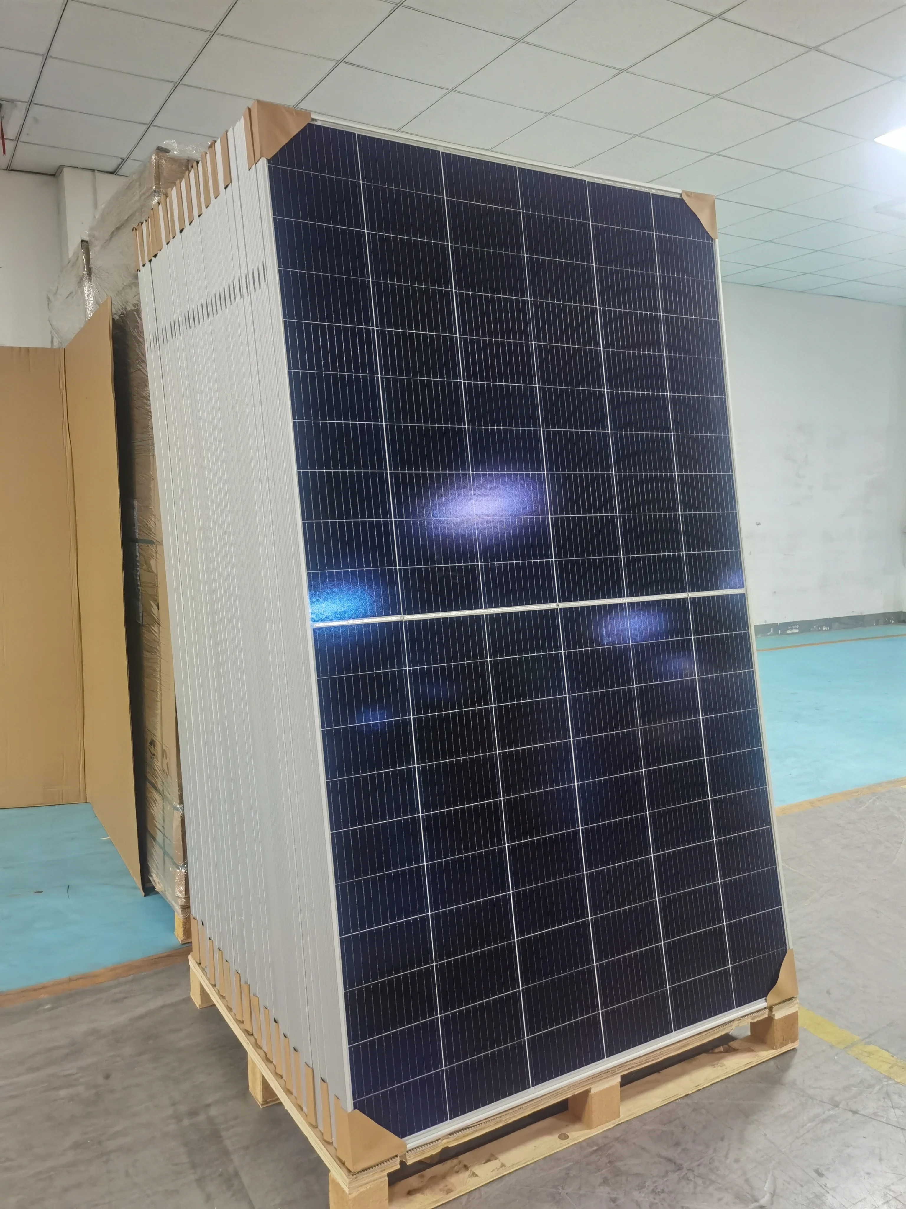 700Wソーラーパネル高出力PVモジュール電池太陽光発電パネル660w 665w 