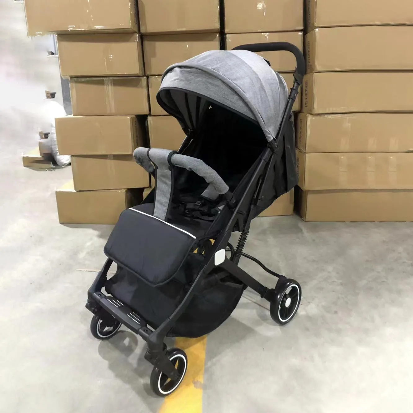 Easy to Fold Lightweight Baby Stroller Double Travel Stroller for Kids Iron Pipe Can Be Collected by One Hand Cheap Baby Pram