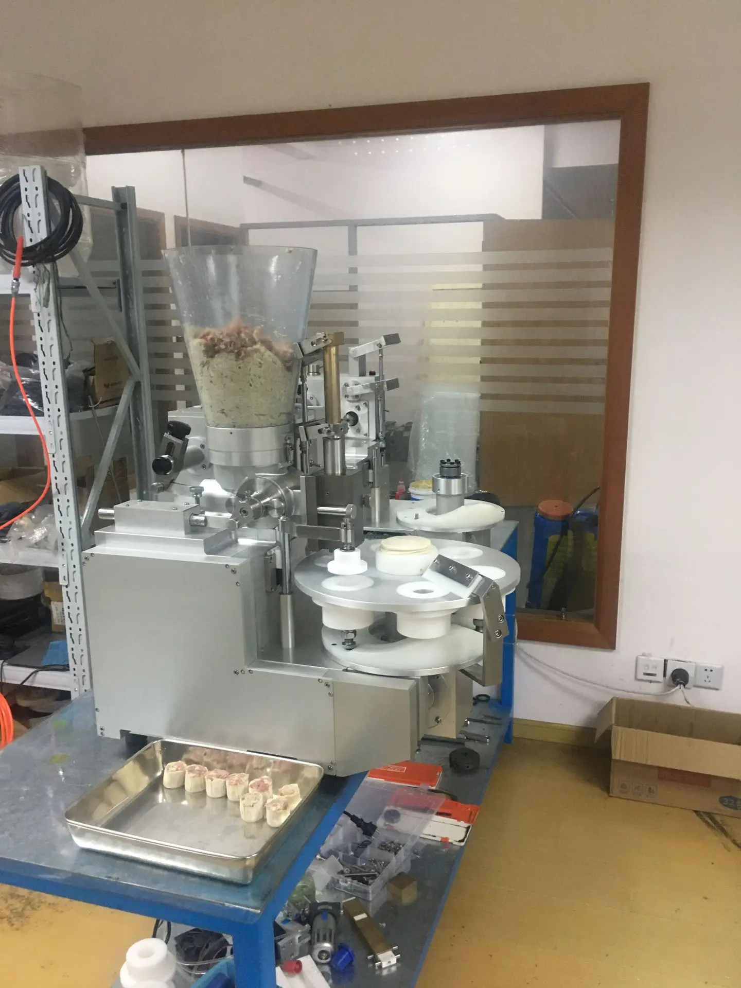 Auto shao mai siomay sumai machine,manual semi-automatic siomai making machine price small molder wrapper forming maker machine