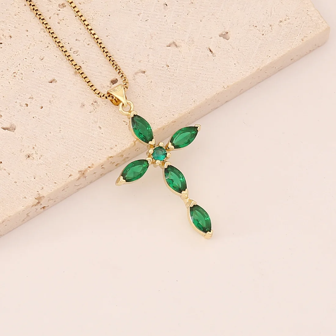 M MOOHAM Collana con croce per donne e ragazze, delicata