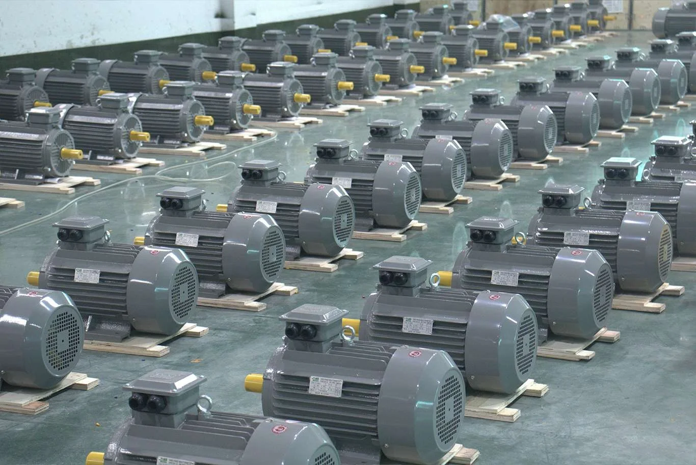 LANDTOP Induction Motor Electric Motor Factory Supply 3 Phase 0.75 KW to 315kw Cast Iron Housing Electric Motor Price IE 1