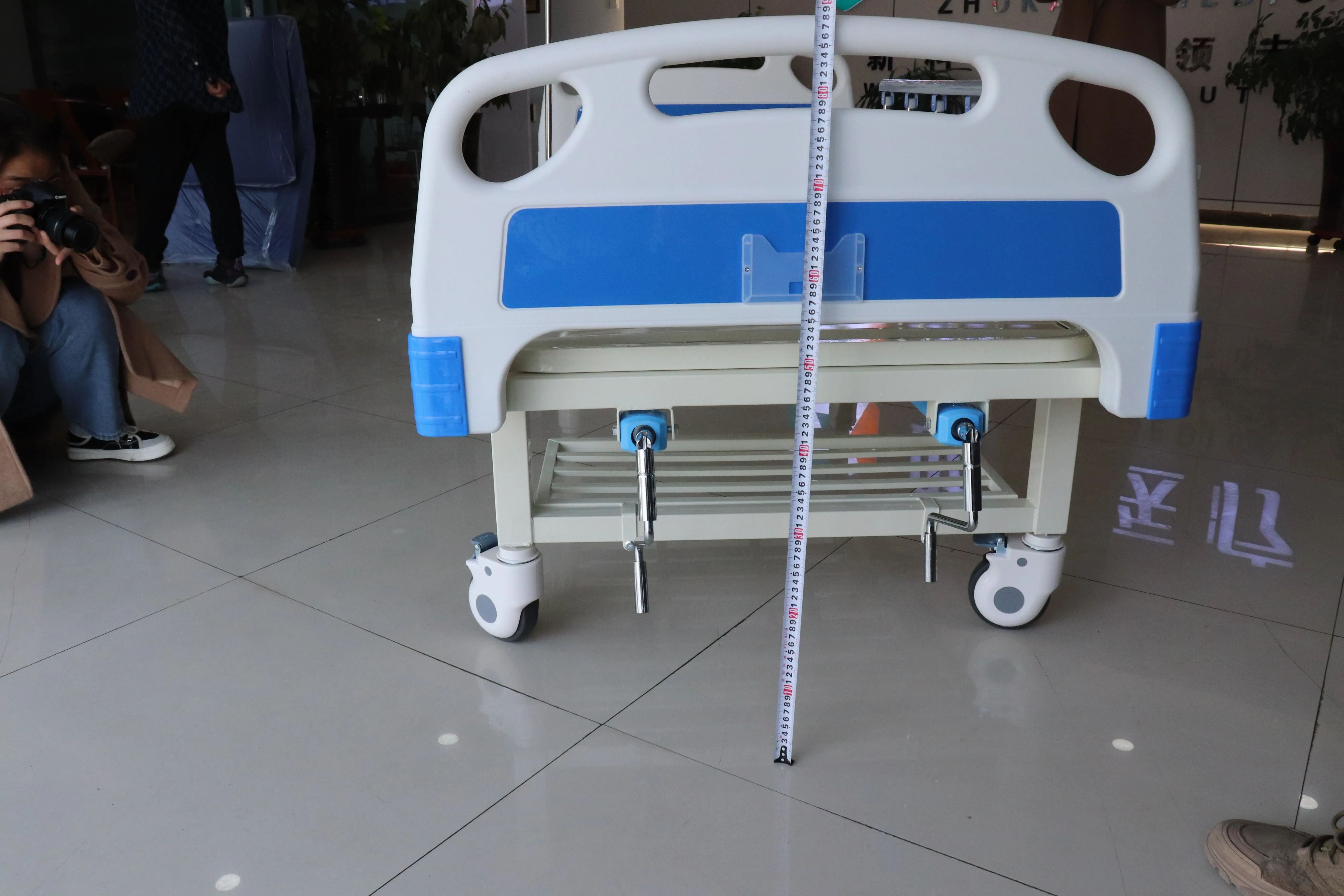 Factory Price Adjustable Stainless Steel Pillar Mattress IV Pole Manual Nursing Bed details