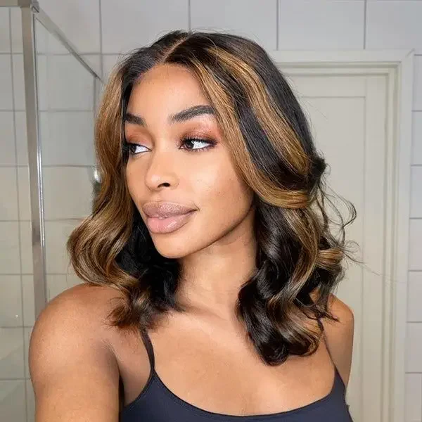 Bob-Perücke P4/27, Honigblond, Spitze vorne, Echthaar, lockig, vorgezupft, Babyhaar, gewellt_voghion.com