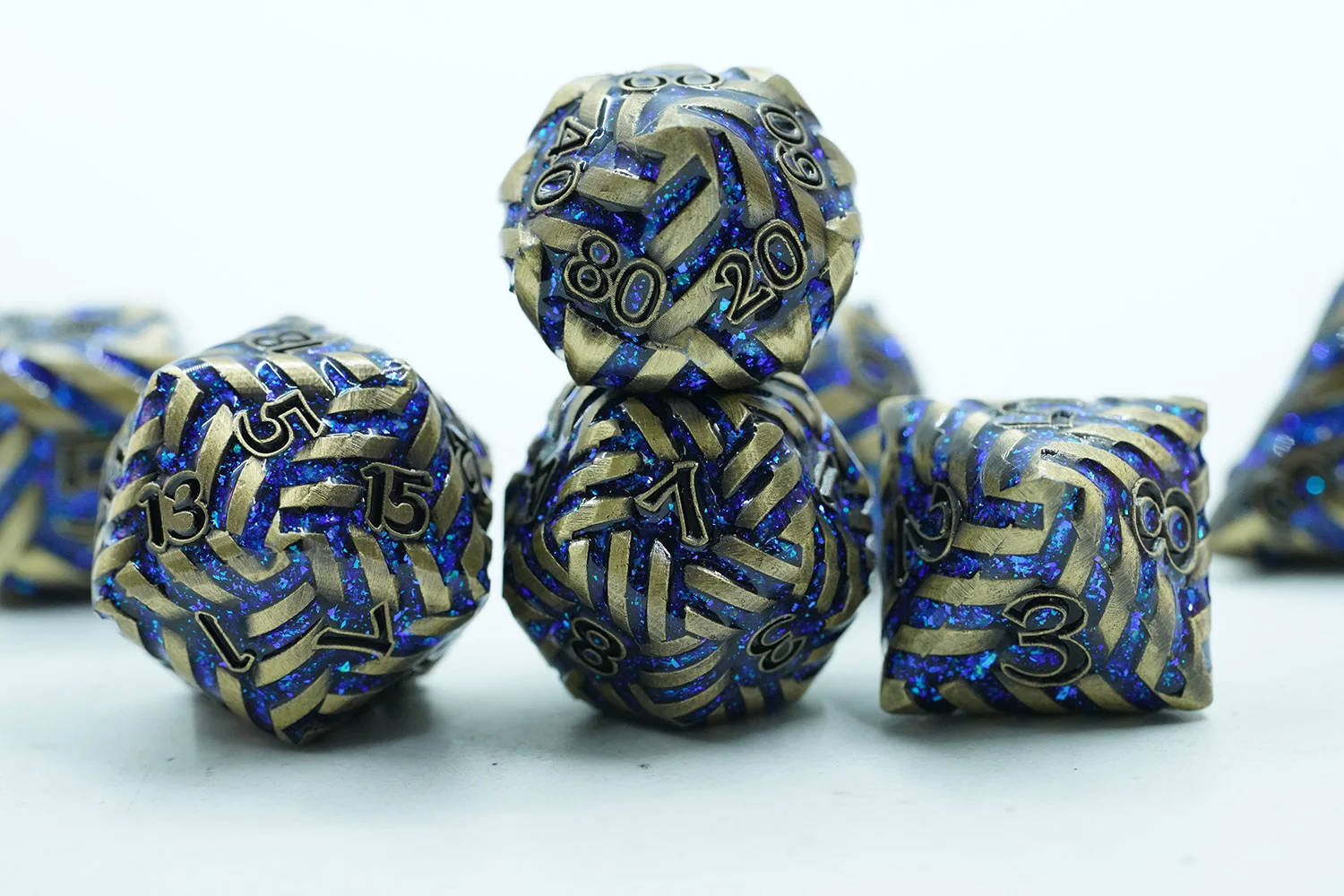Custom Logo 16mm Copper Color Dice Set with Blue Sparkling Mica Stripe for DND Games details