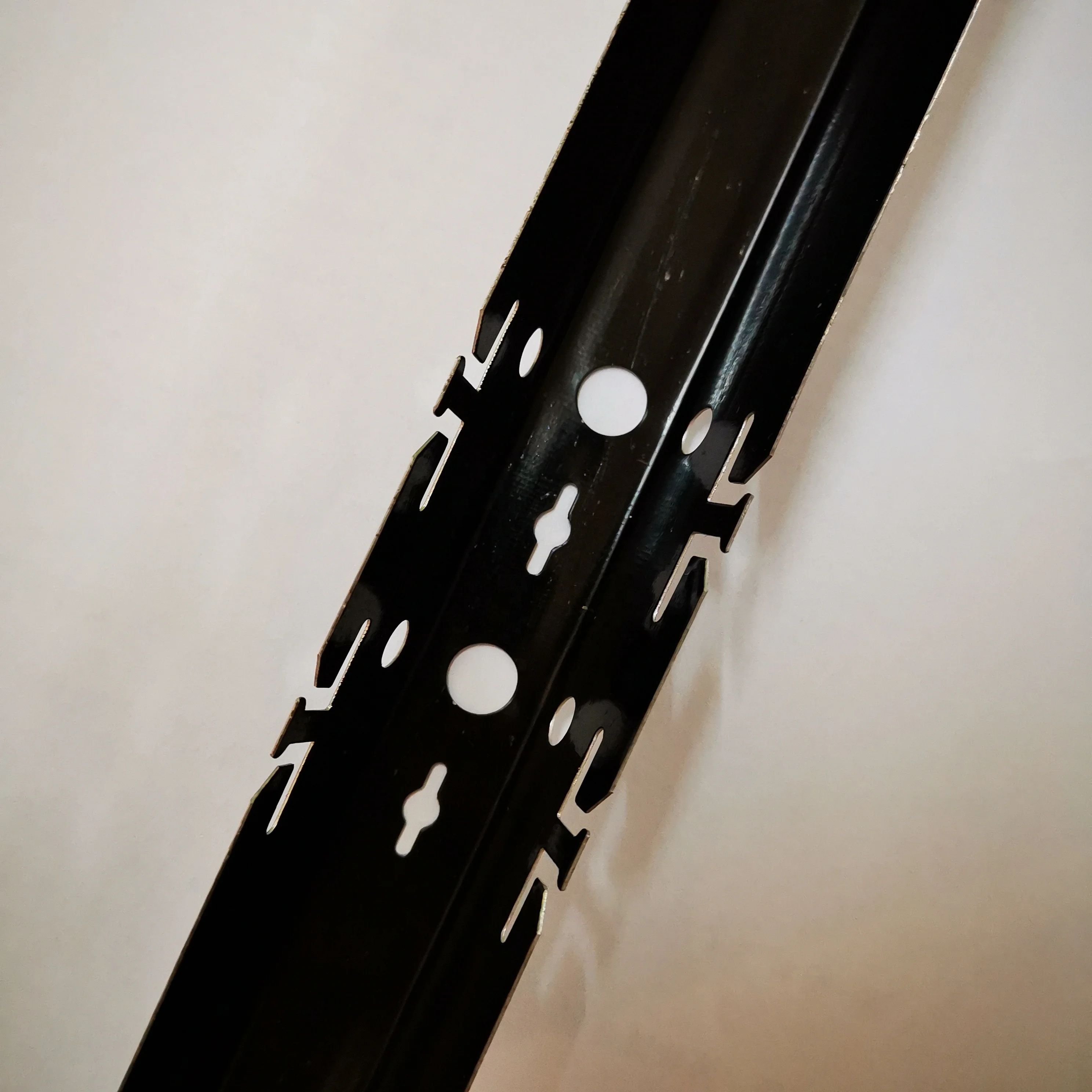Suspended System Baffle Width 110mm Hanger 30mm Hook Channel Metal Ceiling Carrier for Southeast Asia