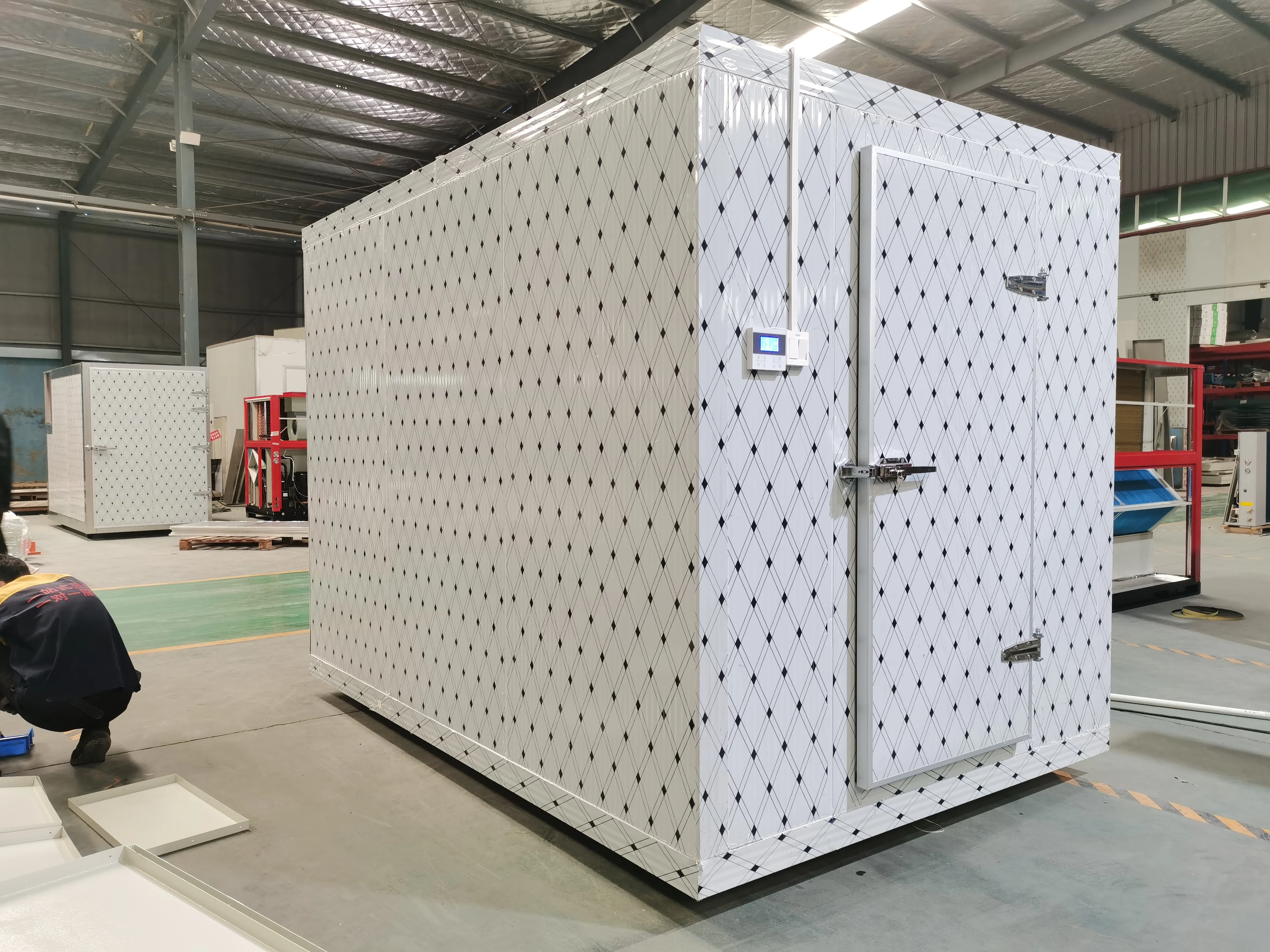 Customized Large Cold Room Freezer Fish Cold Storage Warehouse 400 Tons  Cooling Room Walk in Freezers Cold Room Storage