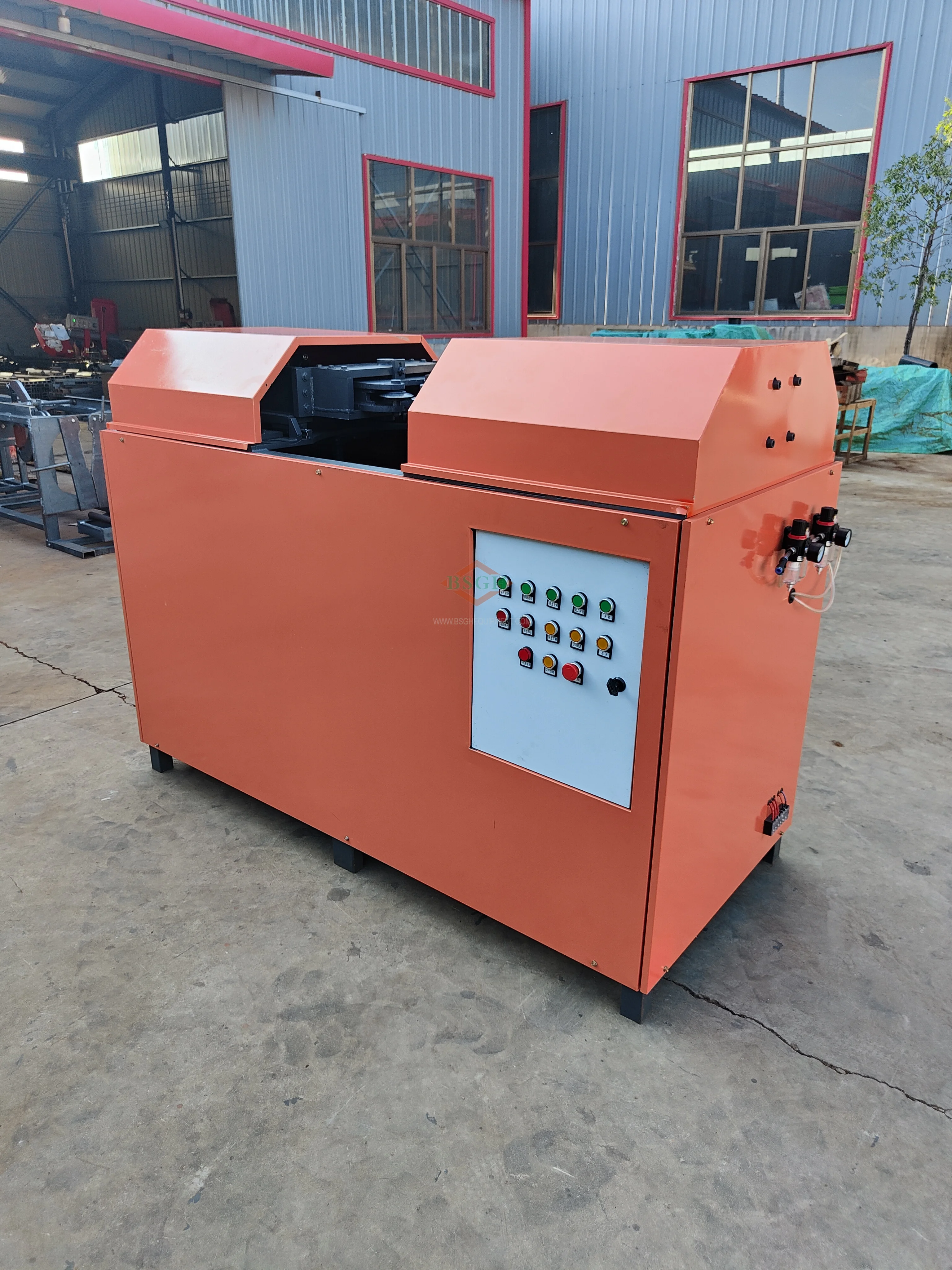2022 BSGH Compressors Scrap Compressor Recycling  Machine  How to Cut the Compressor Cover Machine on Sell in Italy