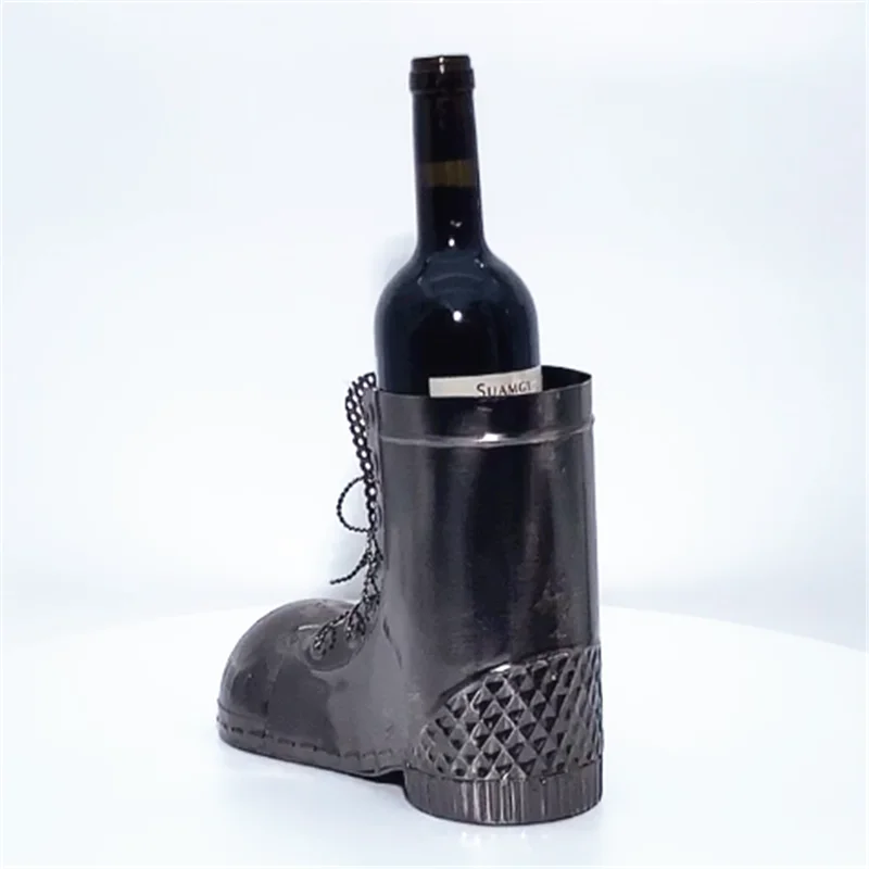 
Новинка; Роскошная бутылка красного вина, выставленной на стеллажах из дерева один полка для винных бутылок 