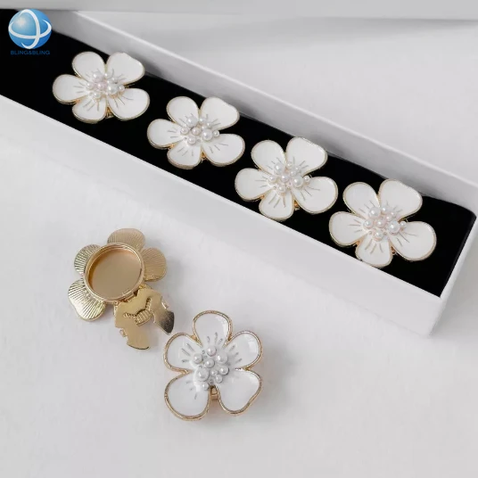 White Enamel Peach Flower Gold Tone 17 mm Button Clip Clasp Removable Button Covers for Women Shirt DIY Decoration Accessories
