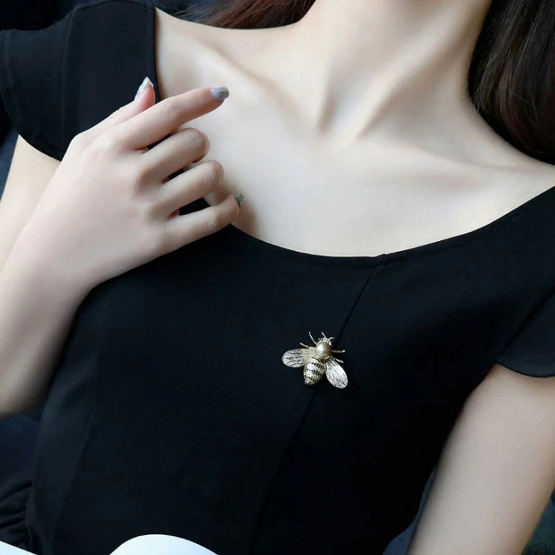 Spilla a forma di ape in oro con perle e strass - Elegante regalo di gioielli - Italia