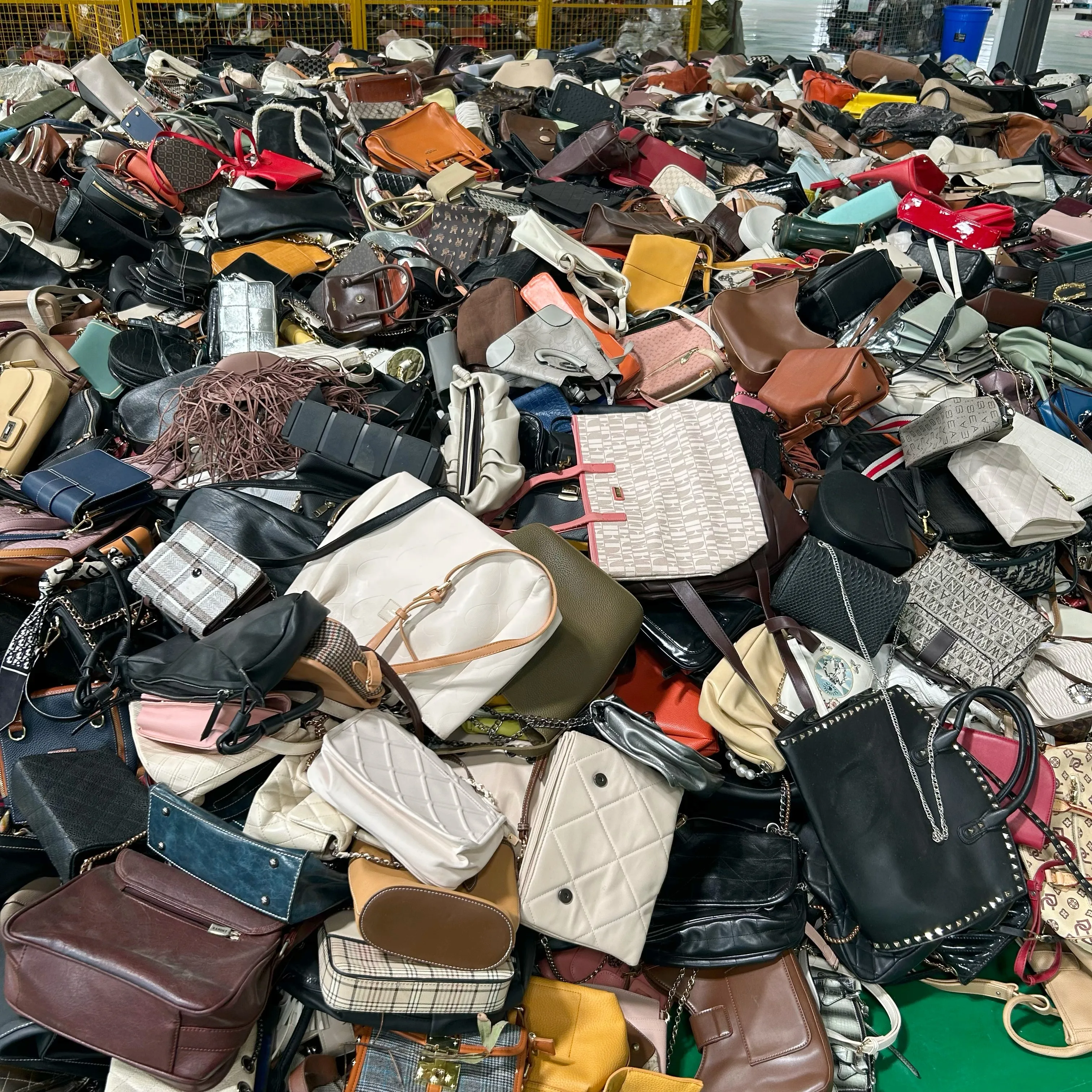 A15 Wholesale Ladies Handbags Used Bags Bales Second Hand Ukay Bags Sling  Bags Branded Bale for Women