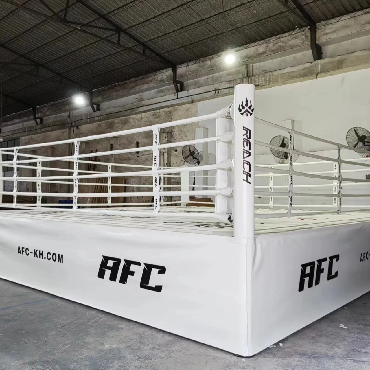 Боксерский ринг для продажи 4-7 м предназначенный соревнований по кикбоксингу используемых в славных и ФС-соревнованиях