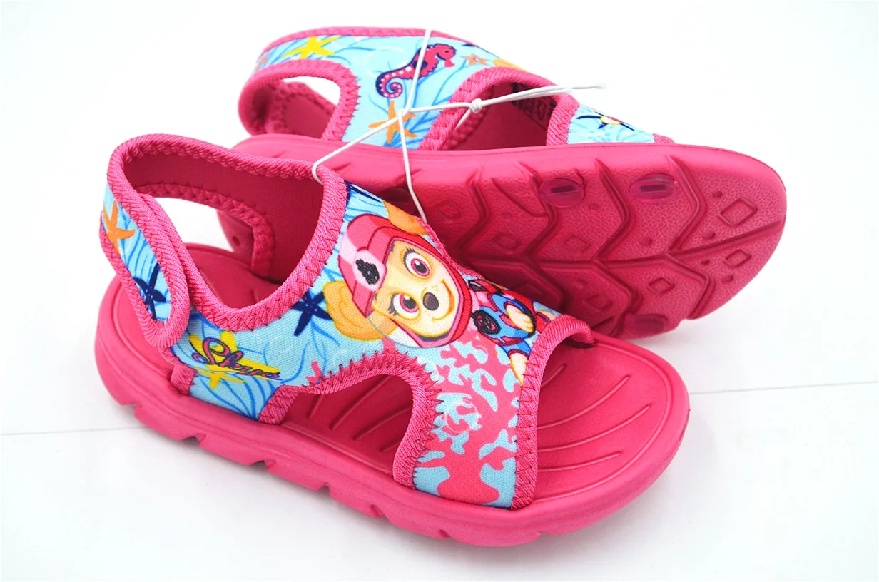 
Детские сандалии на плоской подошве, с уникальным дизайном 
