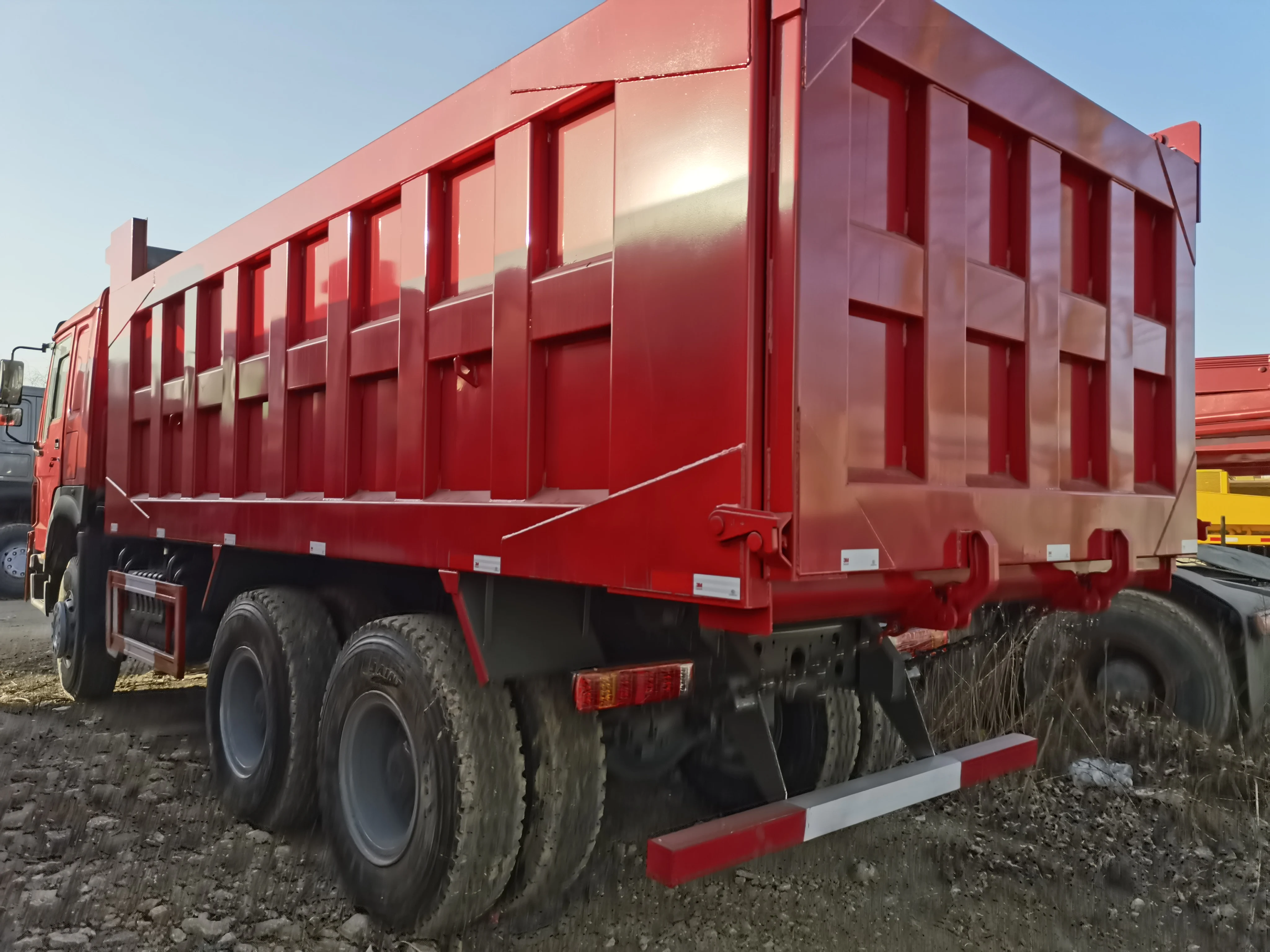 Camión De Volteo De Segunda Mano,Camión De Minería De Segunda Mano,Buen  Estado,Color Rojo,Personalizado,Sinotruck - Buy Usado Camión Volquete Howo, Segundo Howo Mano Camión Volquete,Mineral De Transporte Camión Volquete  Product on 