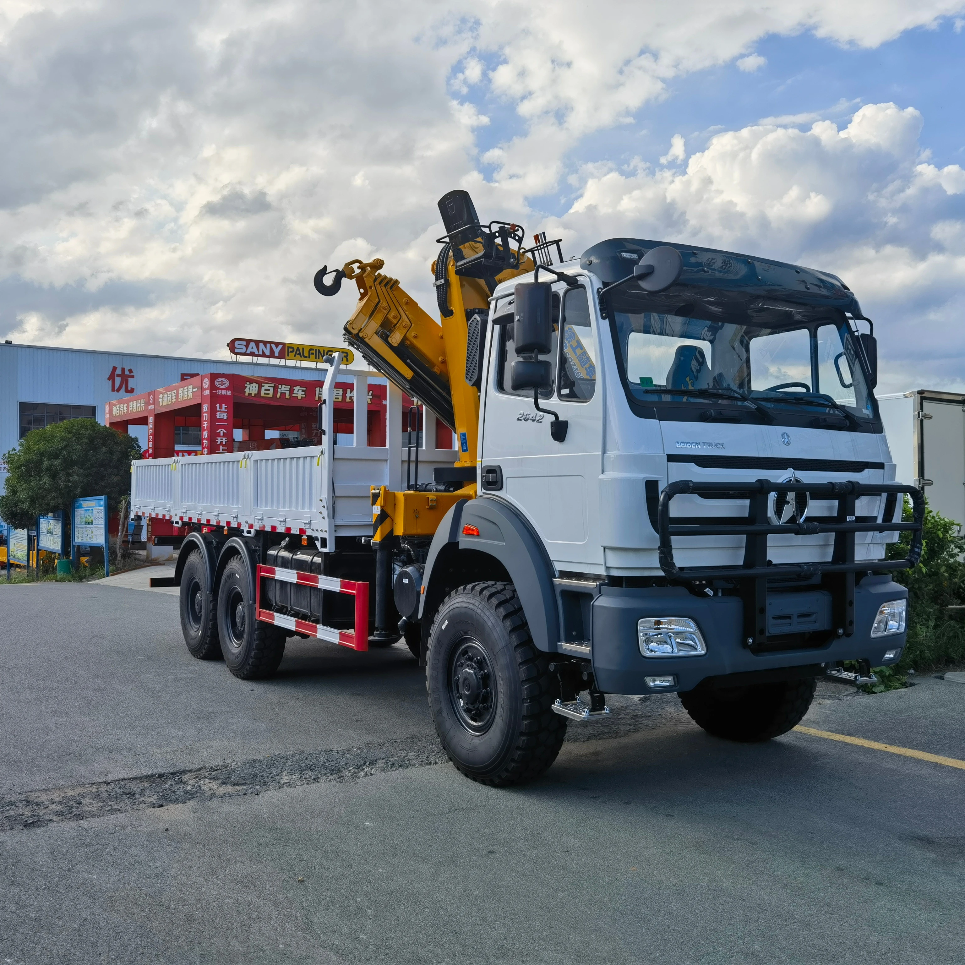 Caminhão Guindaste Beiben 6x4 com Elevação e Braço Telescópico Reta, Novo, Diesel, Euro 5, Transmissão Manual, para Transporte Especial
