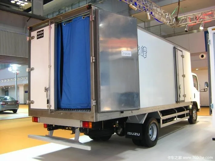 Isuzu NPR 700P  20ft refrigerated van trucks
