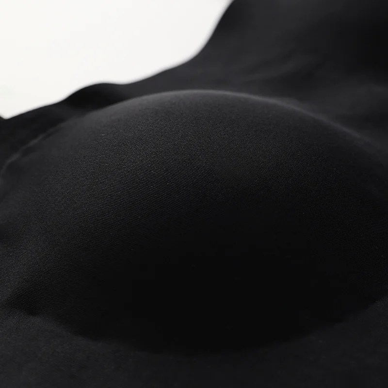 B1688-66 seamless cup and thong detail