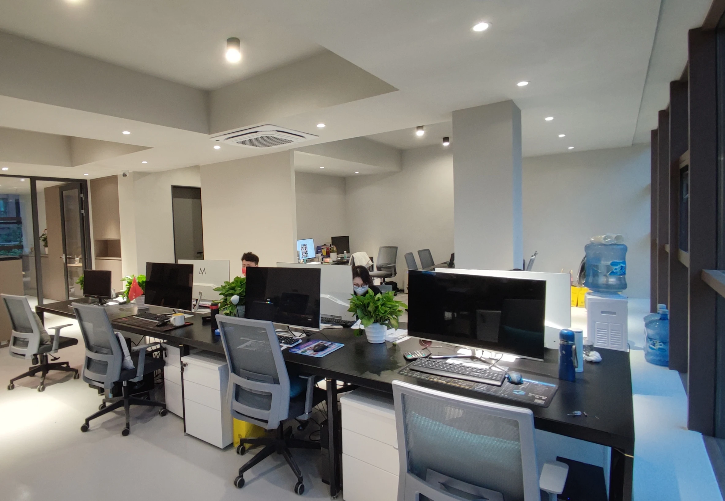 Hangzhou Seemore International Trading Co., Ltd. 2