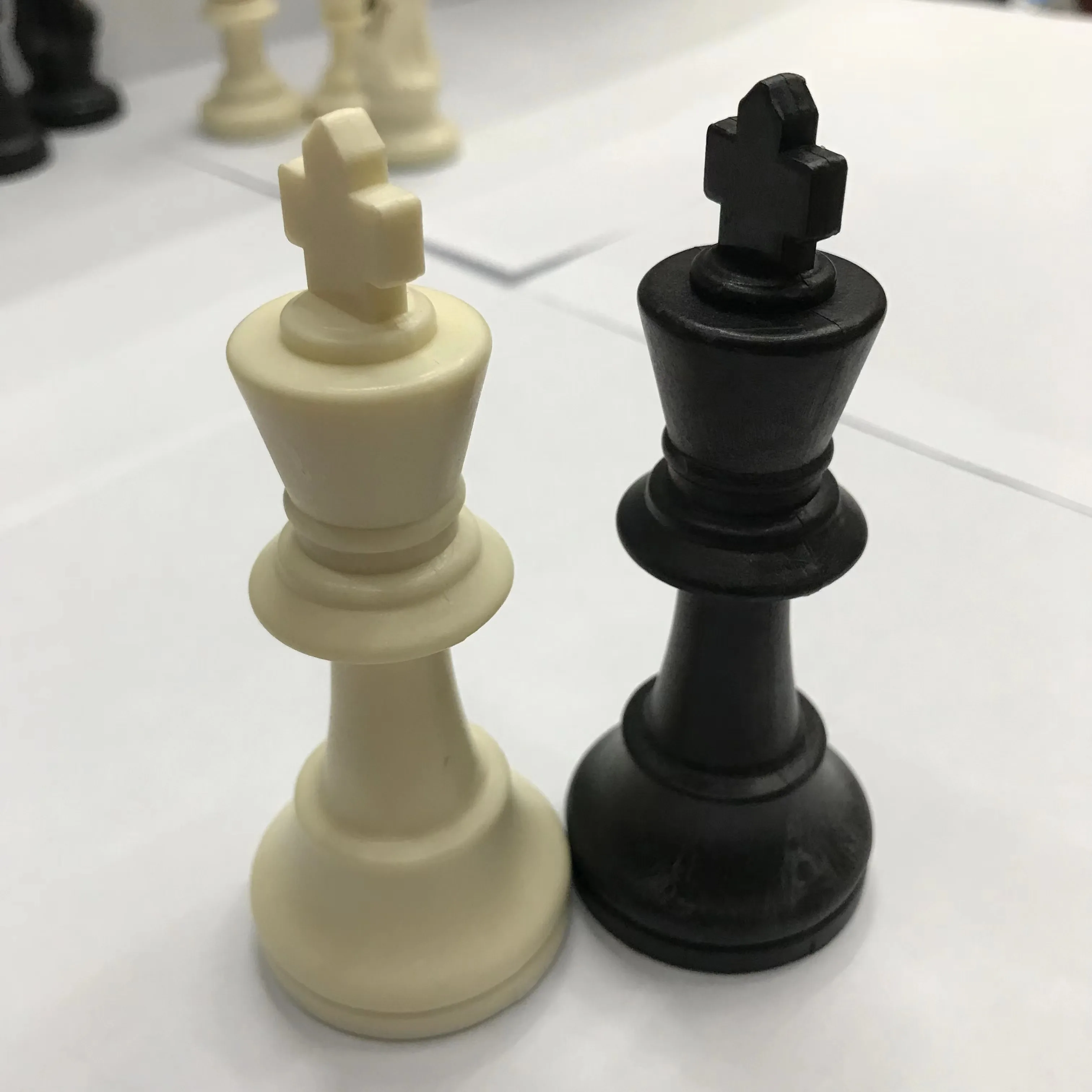 Высококачественная шахматная игра разных размеров набор пластиковых шахматных