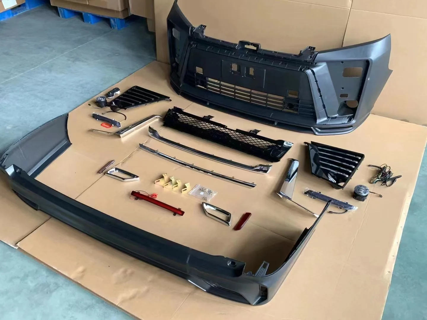 Factory Body Kit for Hiace 2019-2021 Front Bumper Rear Bumper Auto Lighting Parts Accessories for Hiace Bodykit