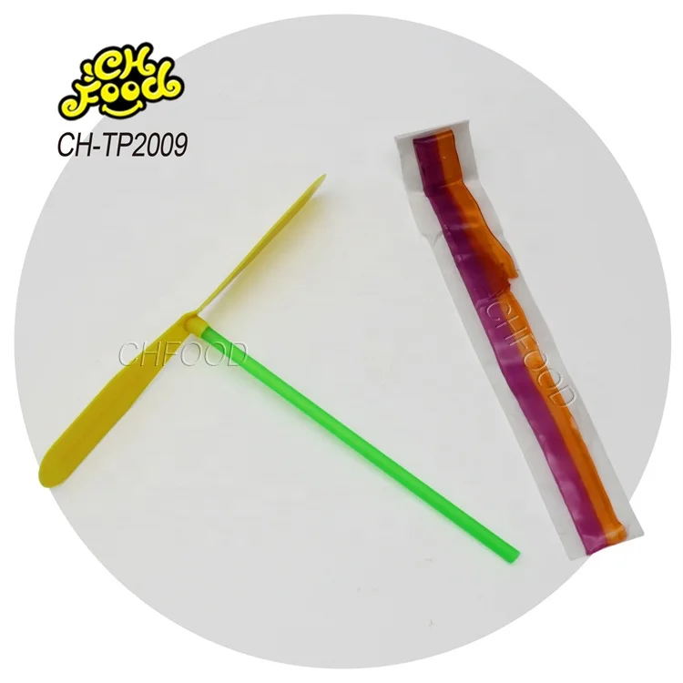 Wholesale Halal Cheap Plastic Propeller Toy with Sour Soft Roll Gummy Jelly Candy Sweet for Kids Bamboo Dragonfly Candy Toy