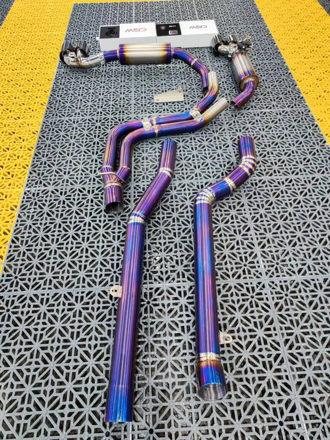 China-fabriek motoronderdele klep uitlaatpyp demper uitlaatpyp van titaan vir BMW F30 330e