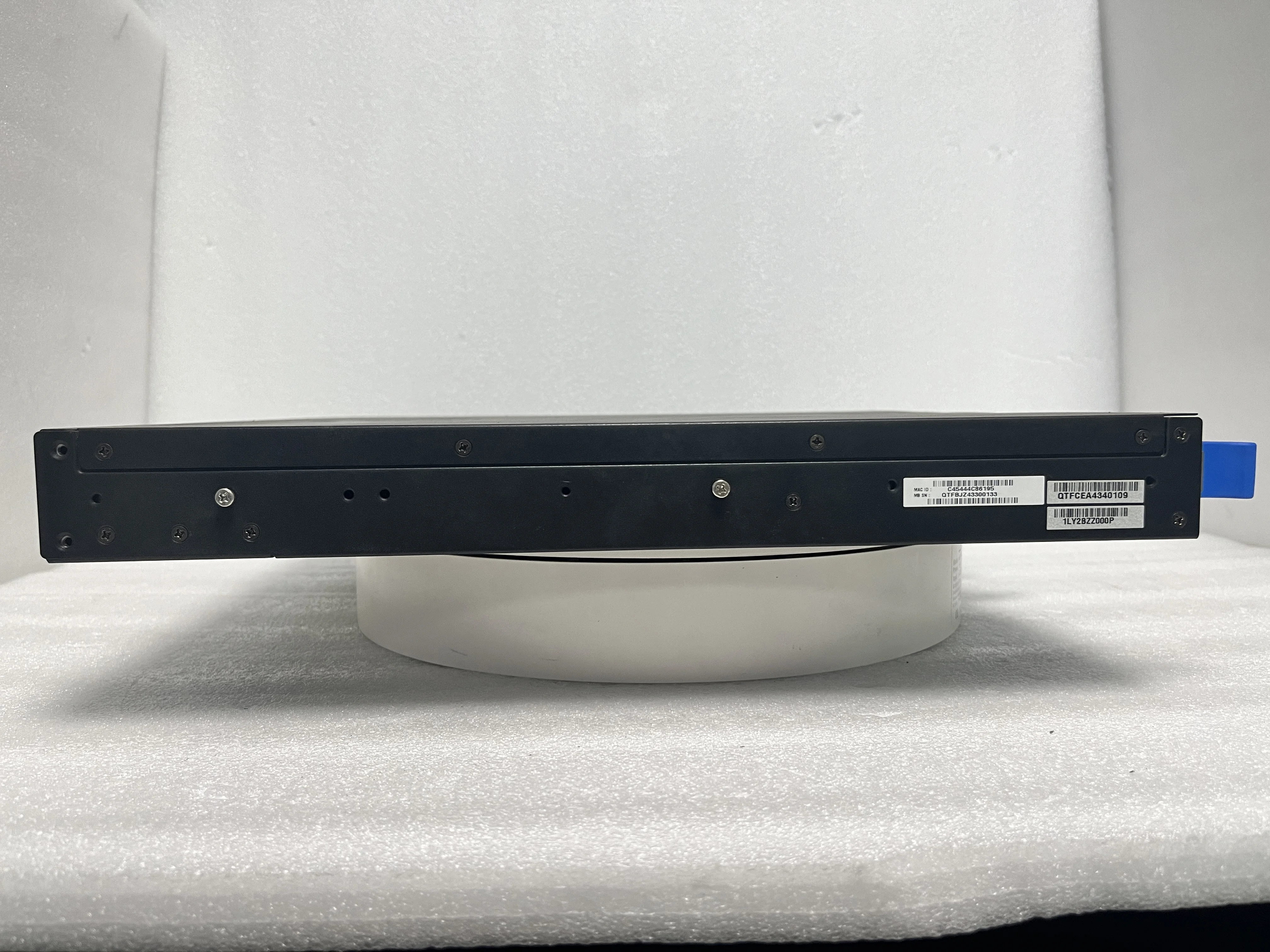 QuantaMesh T3048-LY2R 48-Port 10GbE SFP+ / 4-Port 40GbE Switch – ICOS/Fastpath, Used