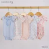 Set cinque pezzi con papillon floreale