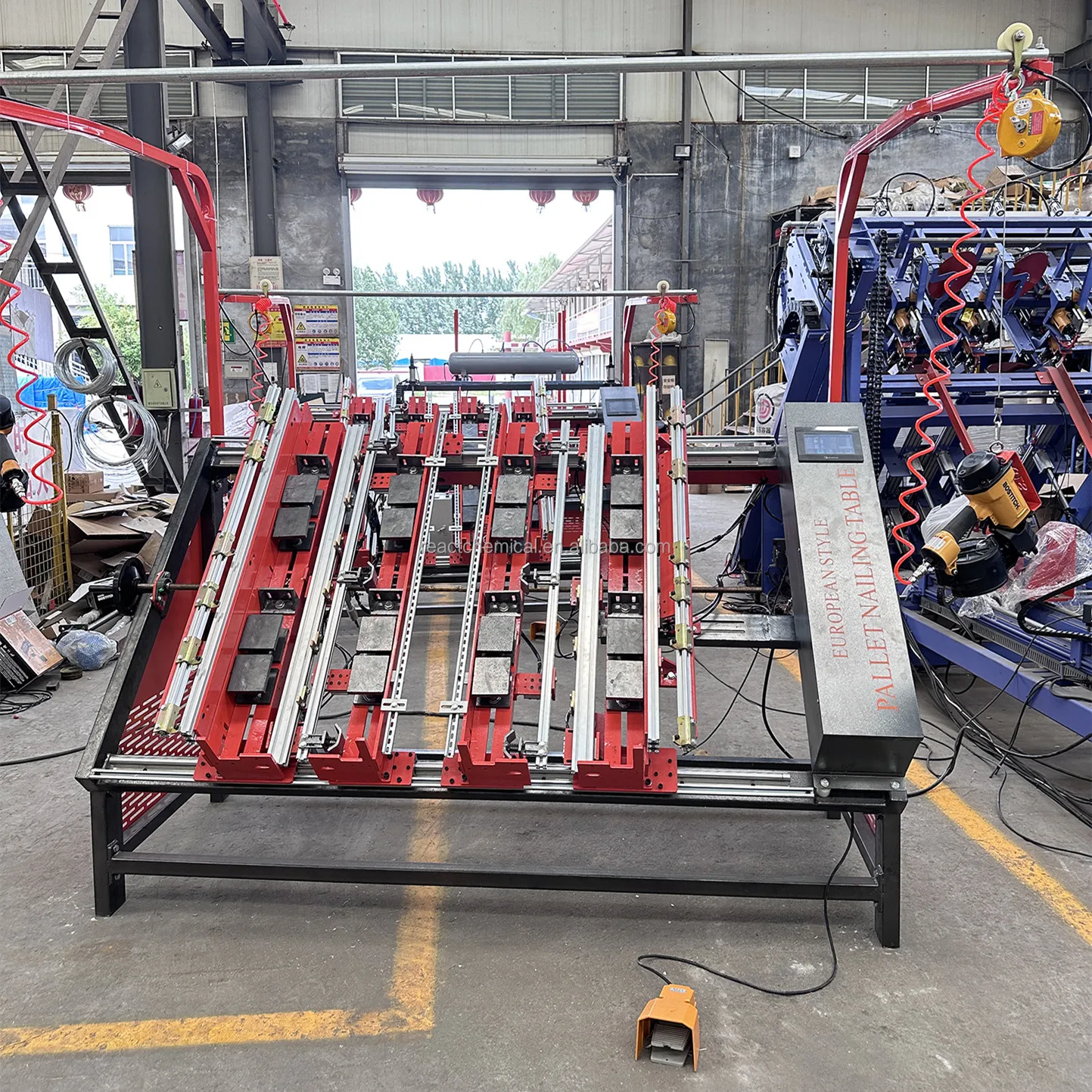 Hot Selling Automatic Wood Pallet Making Machine Europe Stringer Pallet Nailing Machine for Farms at Competitive Price