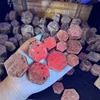 Cristal hexagonal de corindón rubí en bruto