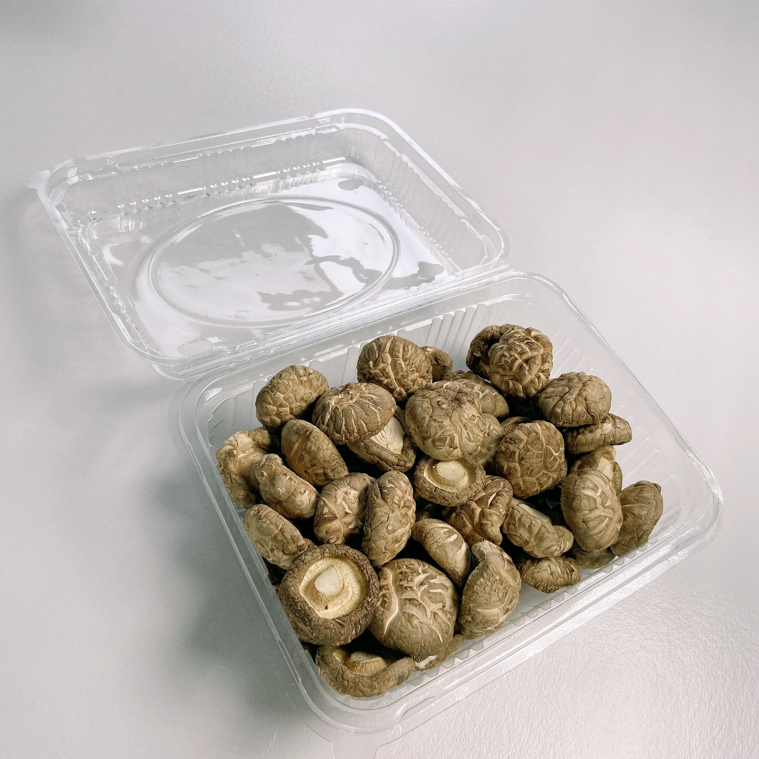 Китай, питательное и здоровое питание, высушенный гриб шиитаке с морской раковиной и трещинами