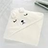 Occhio chiuso orso bianco