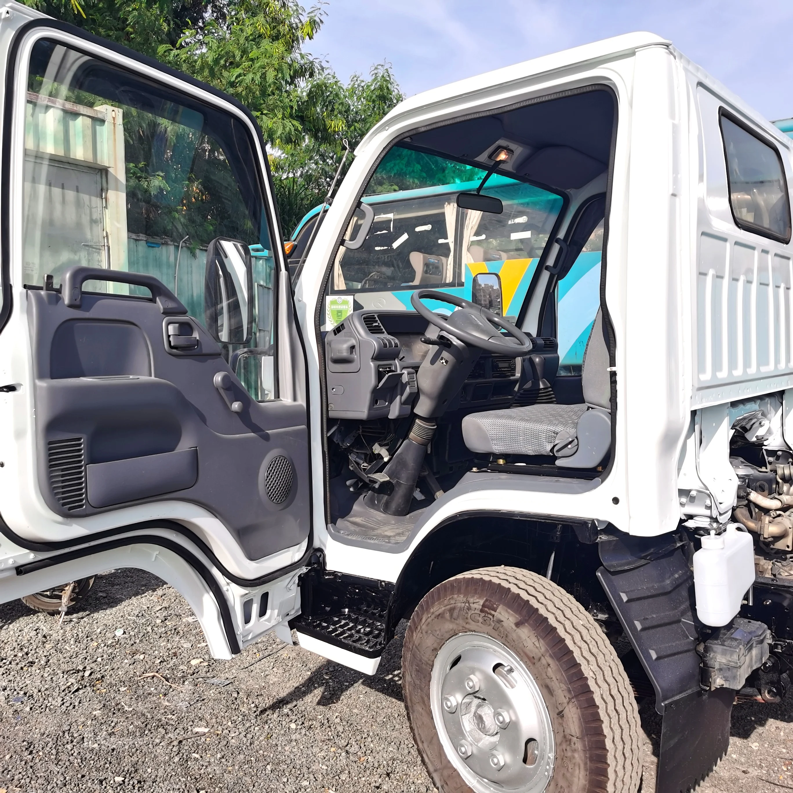 Подержанные грузовики Isuzu 600p 4K Подержанный легкий грузовик caminhao130hp дизельный двигатель грузовой автомобиль для продажи
