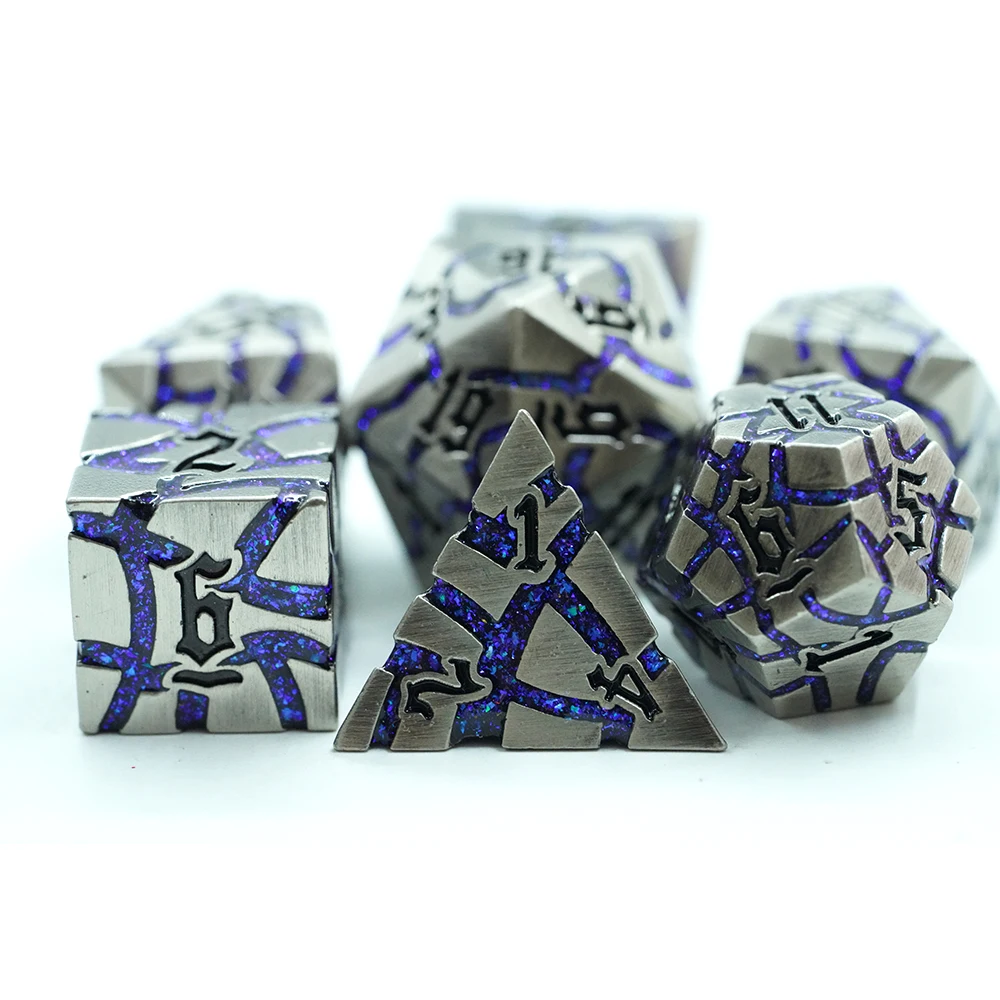 Soilseach Tionsclaíochta Crith Metal Dice Set 7 Pcs Gearrúid Zincai Dnd Dice Set do Dungeons agus Páipéir D&d Le Bosca Plastaigh