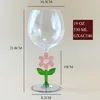 Copa de vino con pilar central de flores