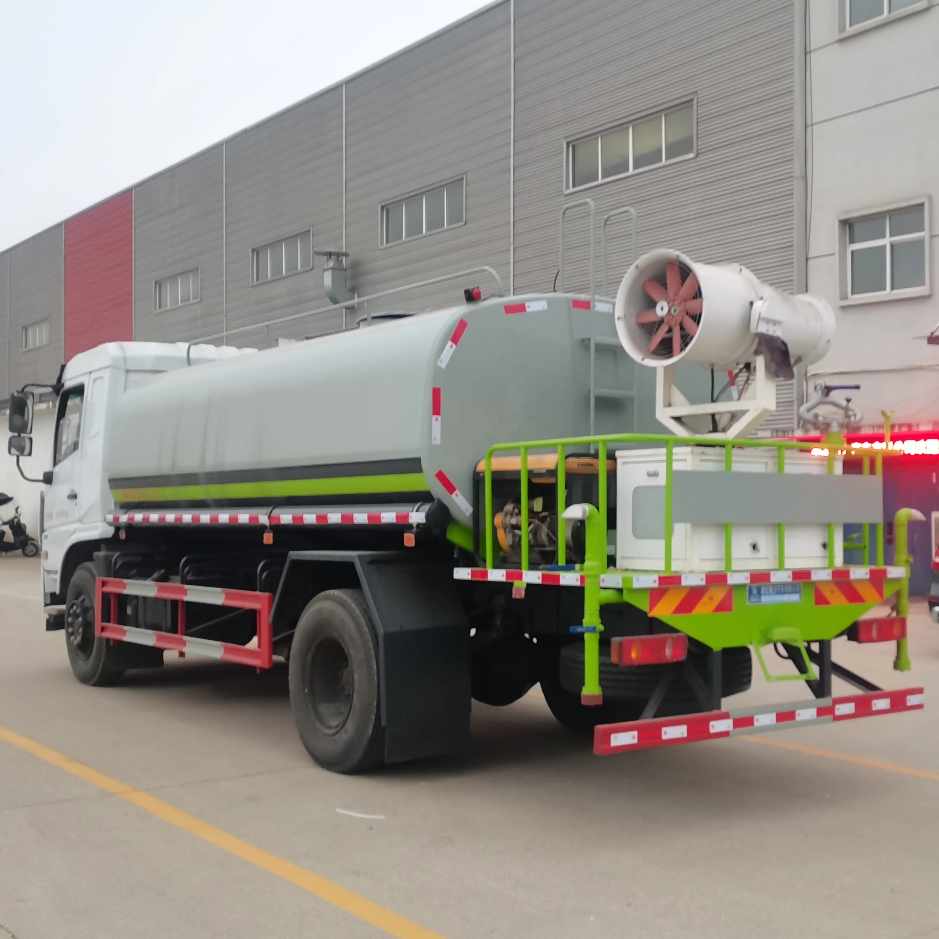 4-тонная аварийная пожарная машина бак для воды спринклер грузовик 4000 литров полива дороги