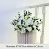 Una sfera di fiori bianchi.