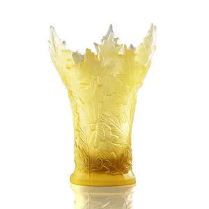 Wholesale Folk Crafts Maple Leaf Crystal Glass Party Vases Luxury Arabic Vase for Flowers